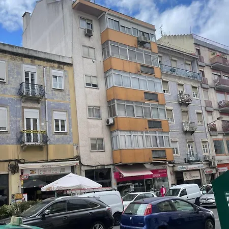 Δωμάτια σε οικογενειακή κατοικία Alameda Lisboa